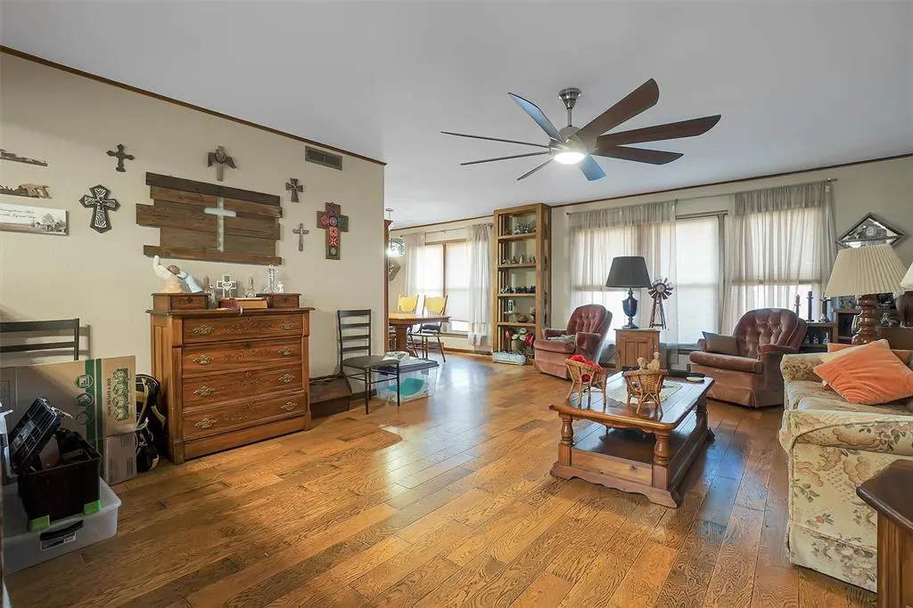 Photo 10 — 607 N College Street, Cordell, OK 73632