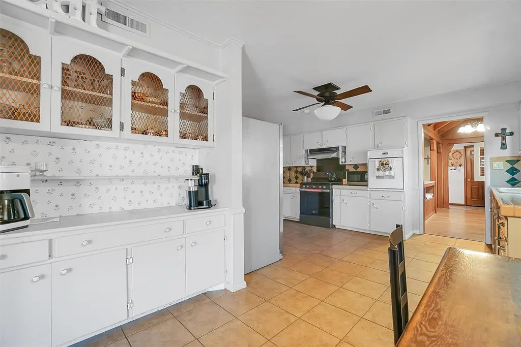 Photo 11 — 607 N College Street, Cordell, OK 73632