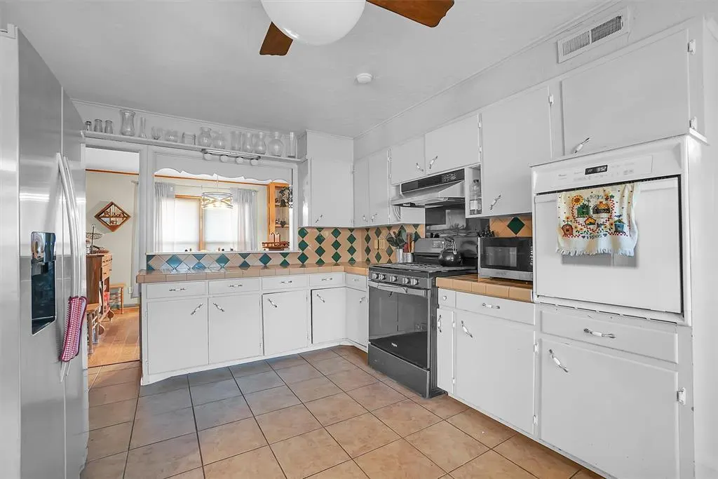 Photo 13 — 607 N College Street, Cordell, OK 73632