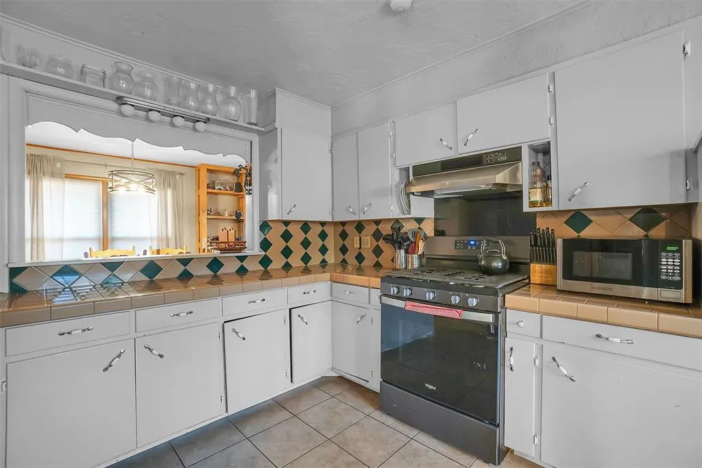 Photo 14 — 607 N College Street, Cordell, OK 73632