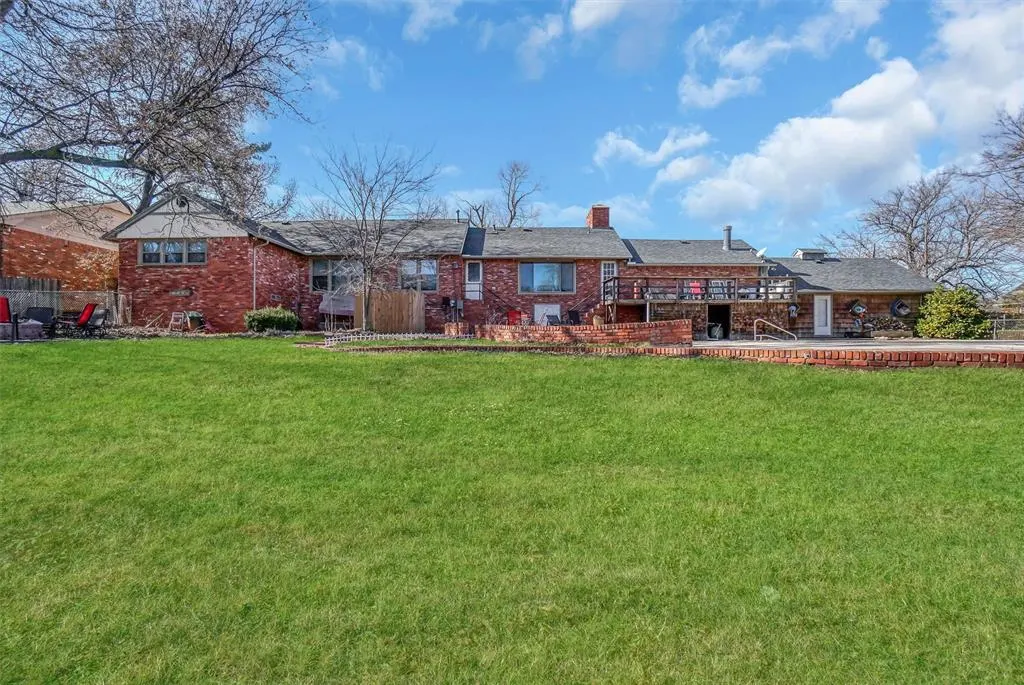 Photo 36 — 607 N College Street, Cordell, OK 73632