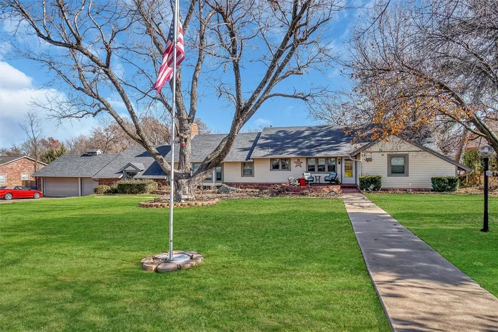 Photo 38 — 607 N College Street, Cordell, OK 73632