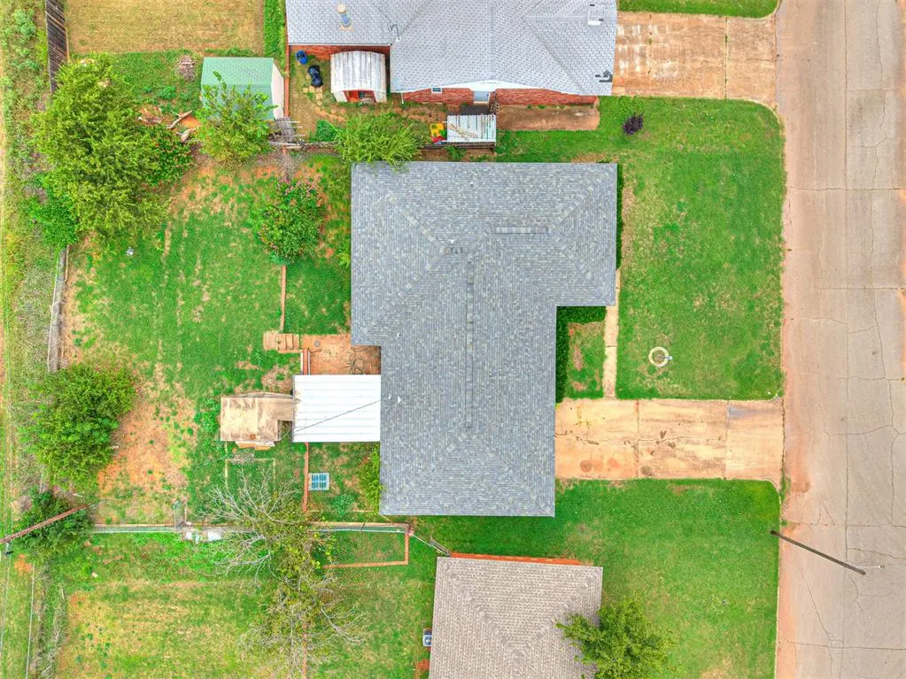 Photo 4 — 1212 Lynnwood Avenue, Lindsay, OK 73052