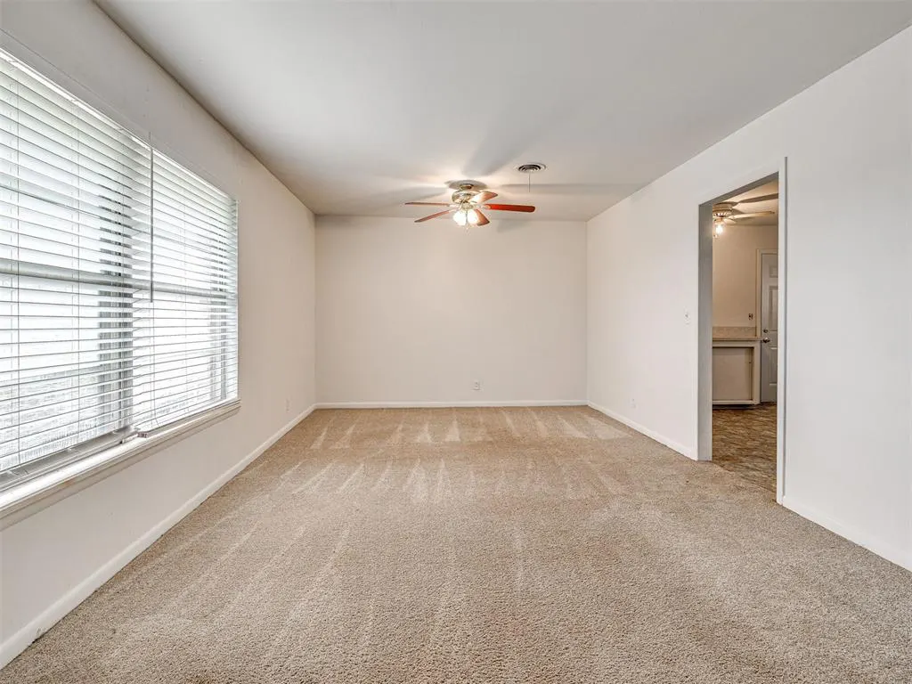 Photo 12 — 1212 Lynnwood Avenue, Lindsay, OK 73052