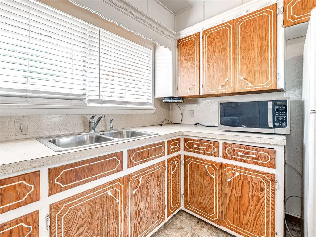 Photo 15 — 1212 Lynnwood Avenue, Lindsay, OK 73052