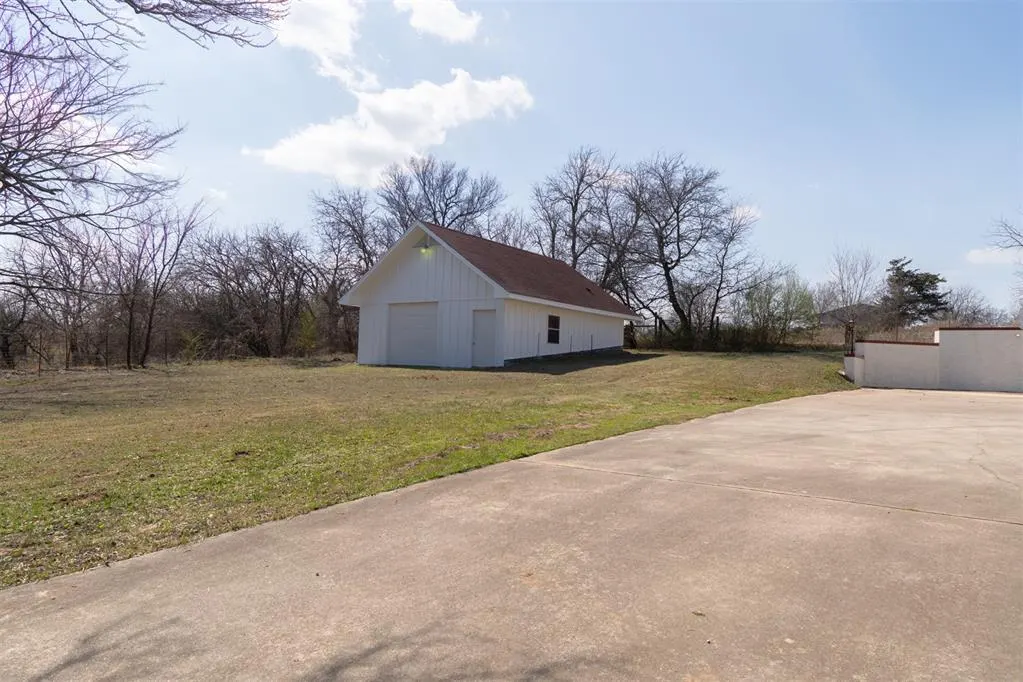 Photo 5 — 300 Lana Drive, Pauls Valley, OK 73075