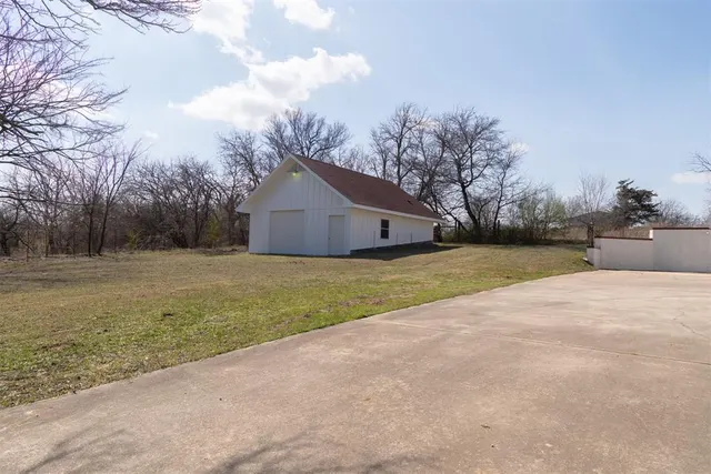 Photo 5 — 300 Lana Drive, Pauls Valley, OK 73075