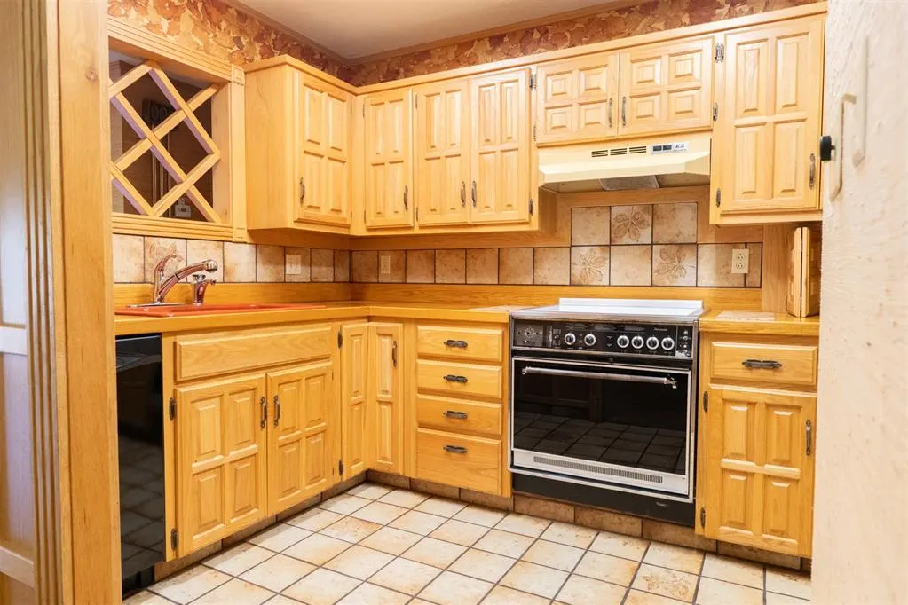 Photo 11 — 300 Lana Drive, Pauls Valley, OK 73075