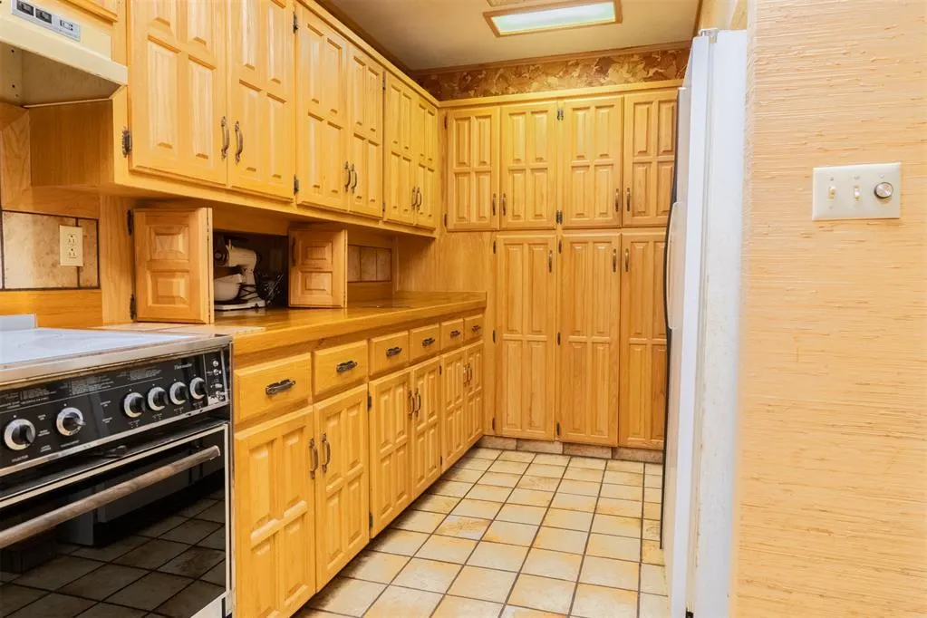Photo 12 — 300 Lana Drive, Pauls Valley, OK 73075
