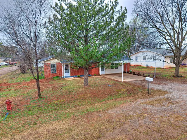 Front exterior — 1005 Birch Street, Wellston, OK 74881