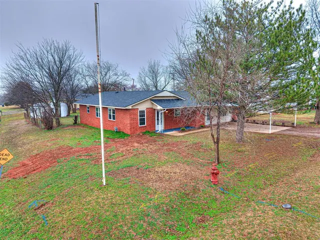 Photo 2 — 1005 Birch Street, Wellston, OK 74881