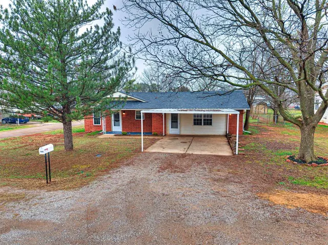 Photo 3 — 1005 Birch Street, Wellston, OK 74881
