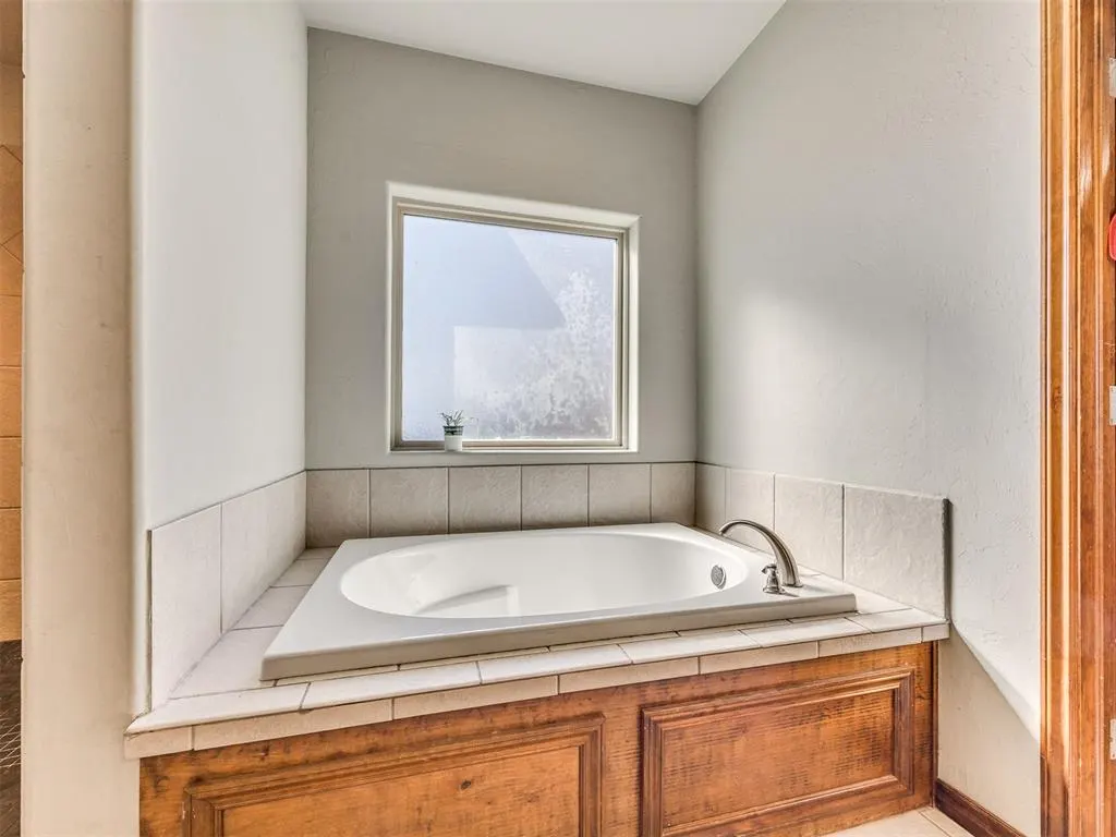 Photo 6 — 5329 Starling Way, Oklahoma City, OK 73179