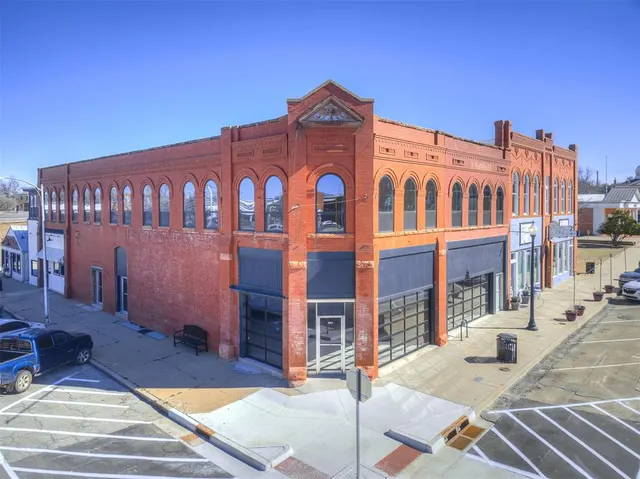 Photo 2 — 202 E Oklahoma Avenue, Guthrie, OK 73044