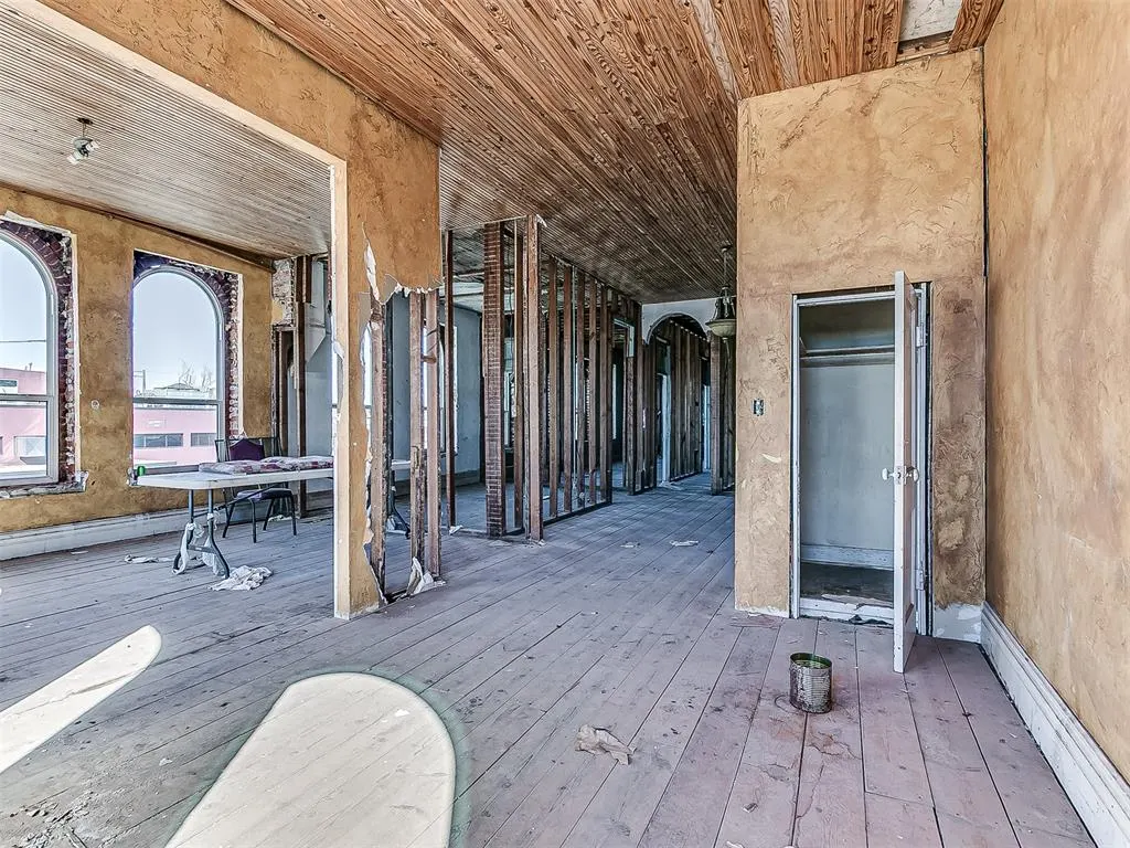 Photo 11 — 202 E Oklahoma Avenue, Guthrie, OK 73044