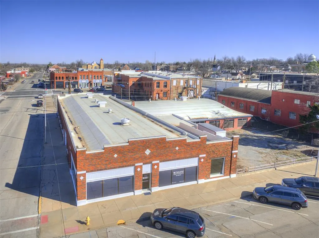 Photo 2 — 202 E Harrison Avenue, Guthrie, OK 73044