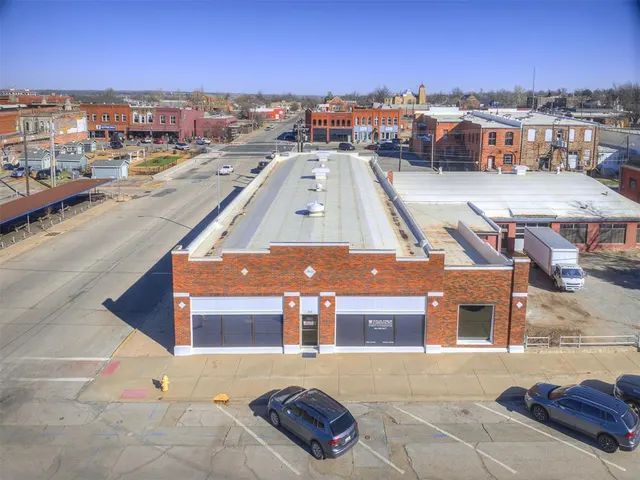 Photo 3 — 202 E Harrison Avenue, Guthrie, OK 73044