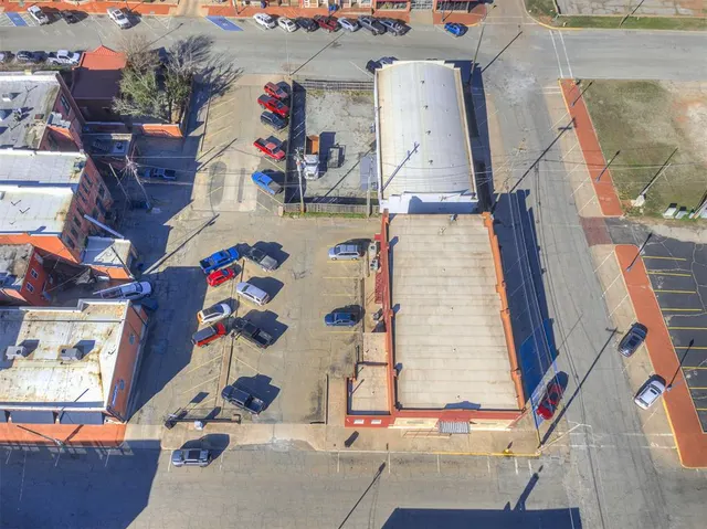 Photo 6 — 123 N 1st Street, Guthrie, OK 73044
