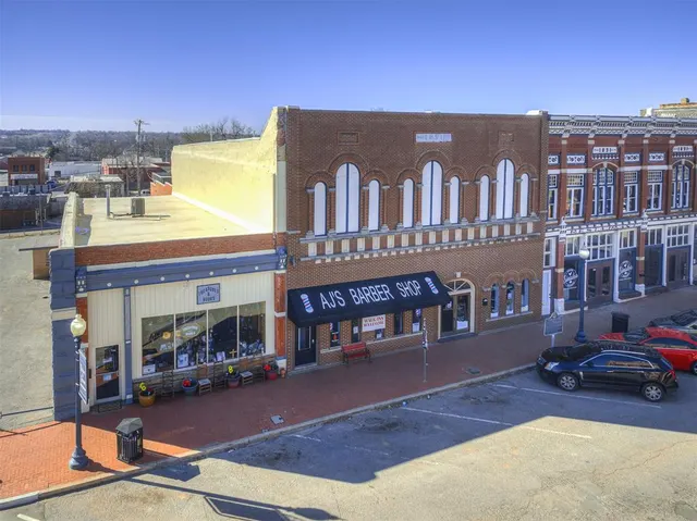 Photo 3 — 107 W Harrison Avenue, Guthrie, OK 73044