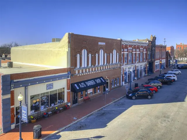 Photo 4 — 107 W Harrison Avenue, Guthrie, OK 73044