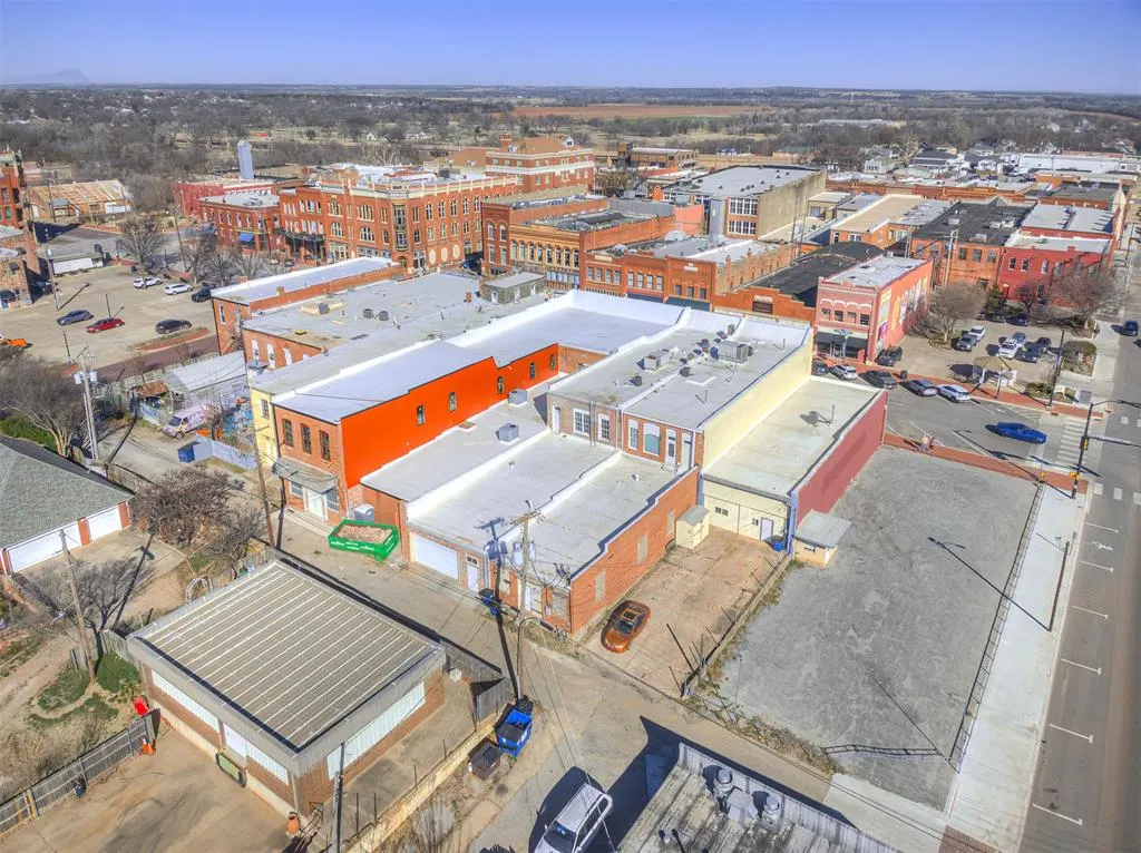 Photo 6 — 107 W Harrison Avenue, Guthrie, OK 73044