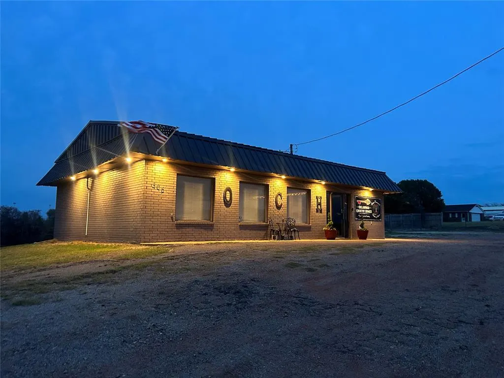 Front exterior — 306 E Highway 66 Highway, Wellston, OK 74881