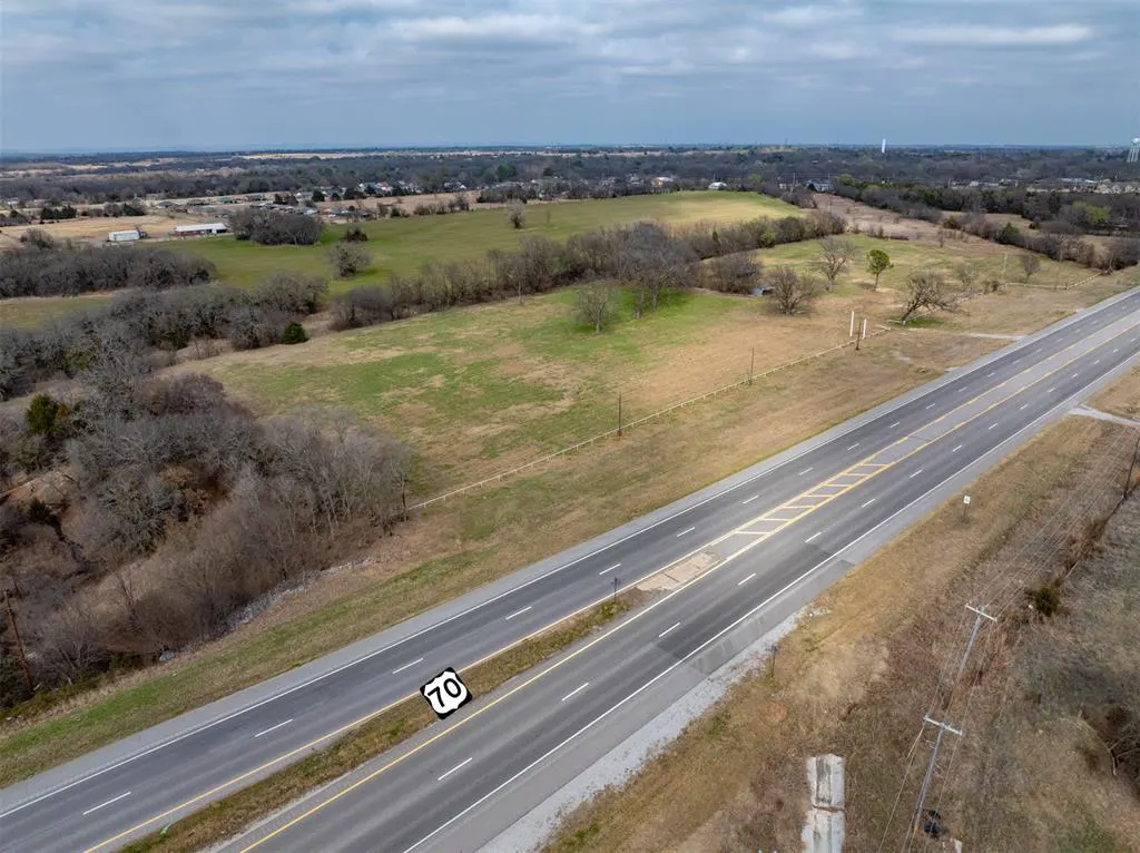 Front exterior — 17266 Us Highway 70, Lone grove, OK 73443