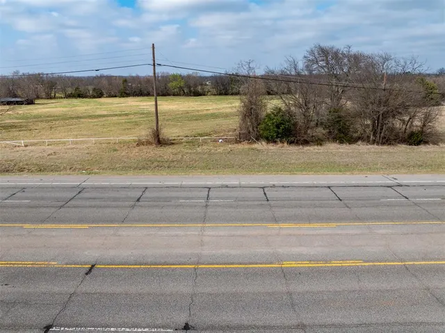 Photo 3 — 17266 Us Highway 70, Lone grove, OK 73443