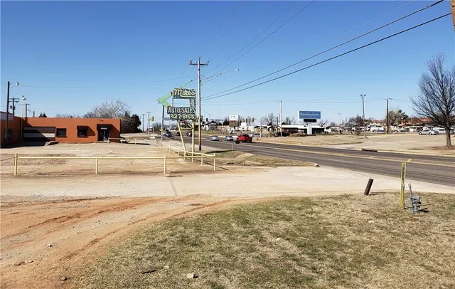 Photo 7 — 8004 NE 23 Street, Oklahoma City, OK 73141