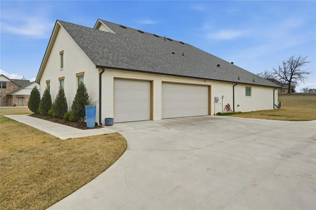 Photo 4 — 23059 Oaklawn Avenue, Washington, OK 73093