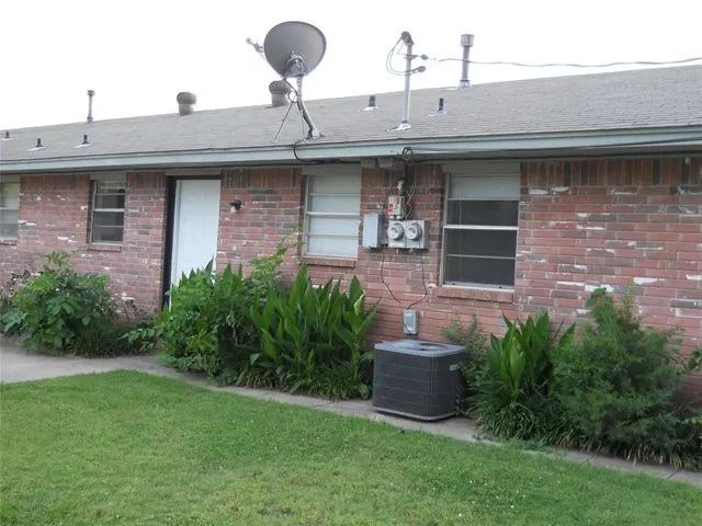 Photo 3 — 829 Russell Circle, Norman, OK 73071