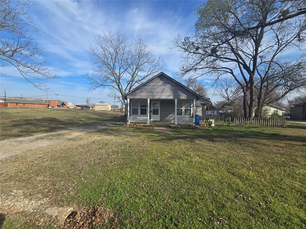Front exterior — 209 E Main Street, Tecumseh, OK 74873