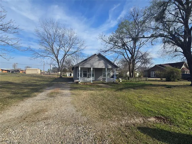 Photo 2 — 209 E Main Street, Tecumseh, OK 74873