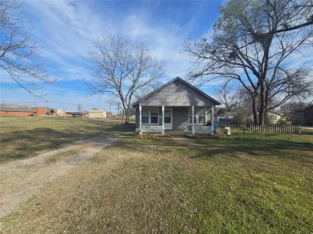 Photo 3 — 209 E Main Street, Tecumseh, OK 74873