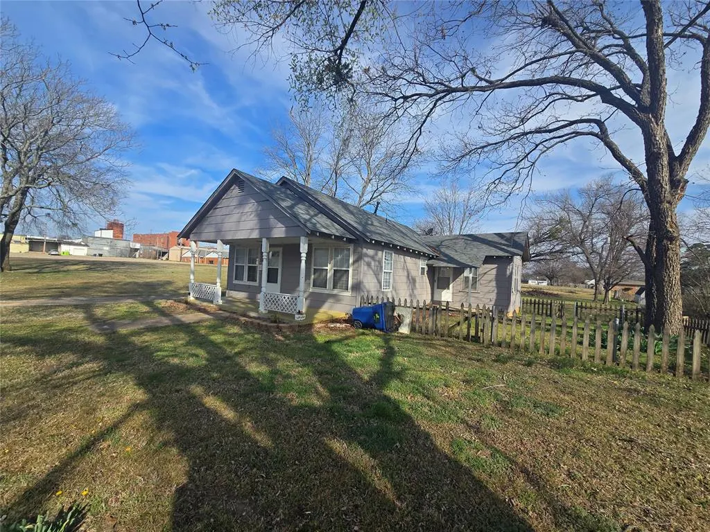 Photo 4 — 209 E Main Street, Tecumseh, OK 74873
