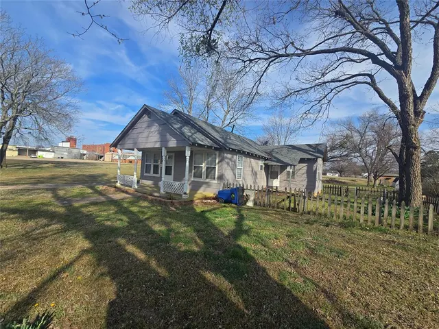 Photo 4 — 209 E Main Street, Tecumseh, OK 74873
