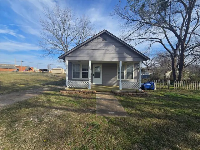 Photo 5 — 209 E Main Street, Tecumseh, OK 74873