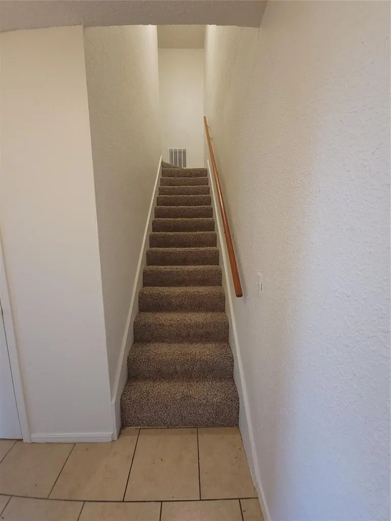 Photo 5 — 6800 Lancer Lane, Oklahoma City, OK 73132