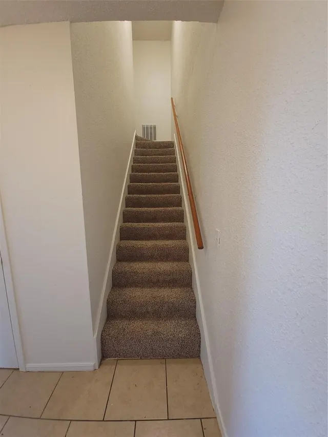 Photo 5 — 6800 Lancer Lane, Oklahoma City, OK 73132