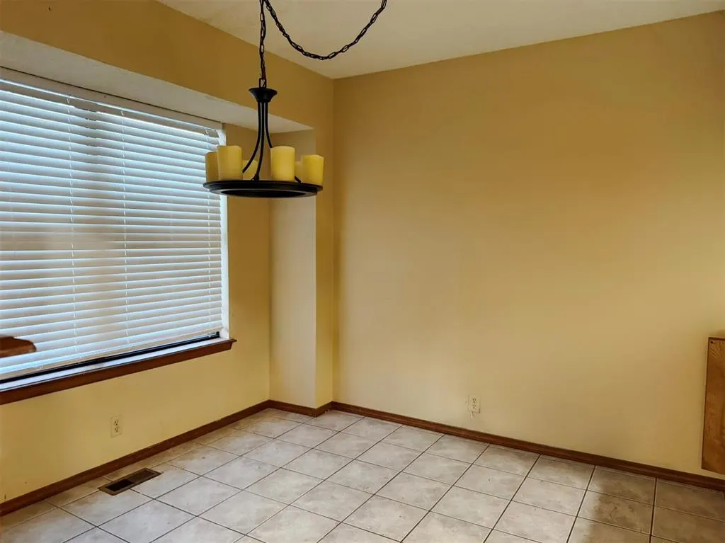 Photo 2 — 1913 Singingwood Avenue, Edmond, OK 73013