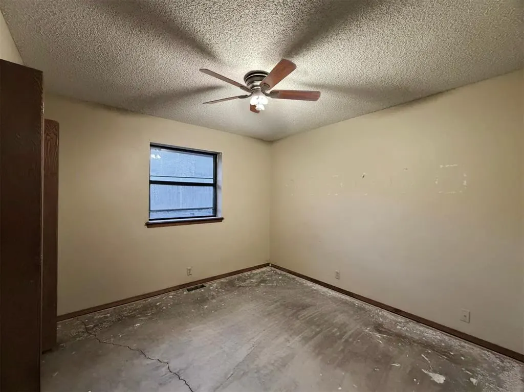 Photo 6 — 1913 Singingwood Avenue, Edmond, OK 73013