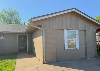 Sold home at 242 Windsor Way