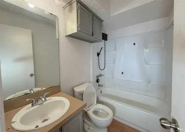 Photo 7 — 242 Windsor Way, Midwest City, OK 73110