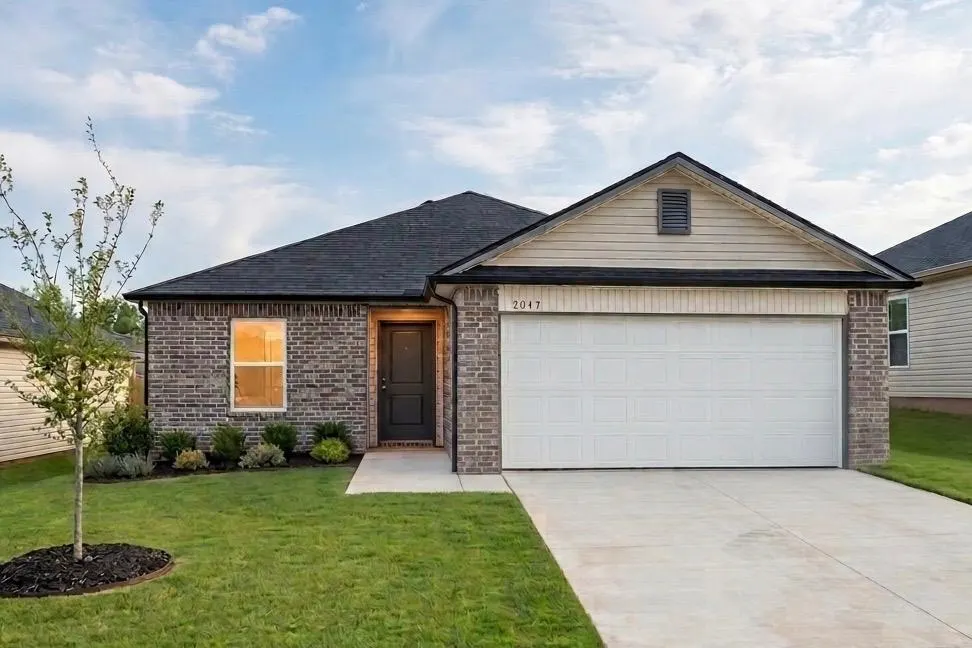 Front exterior — 2017 Chandler Meadows Drive, Chandler, OK 74834