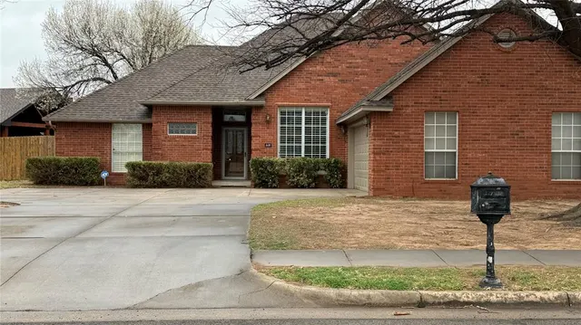 Photo 3 — 519 Sparrow Hawk Street, Edmond, OK 73003