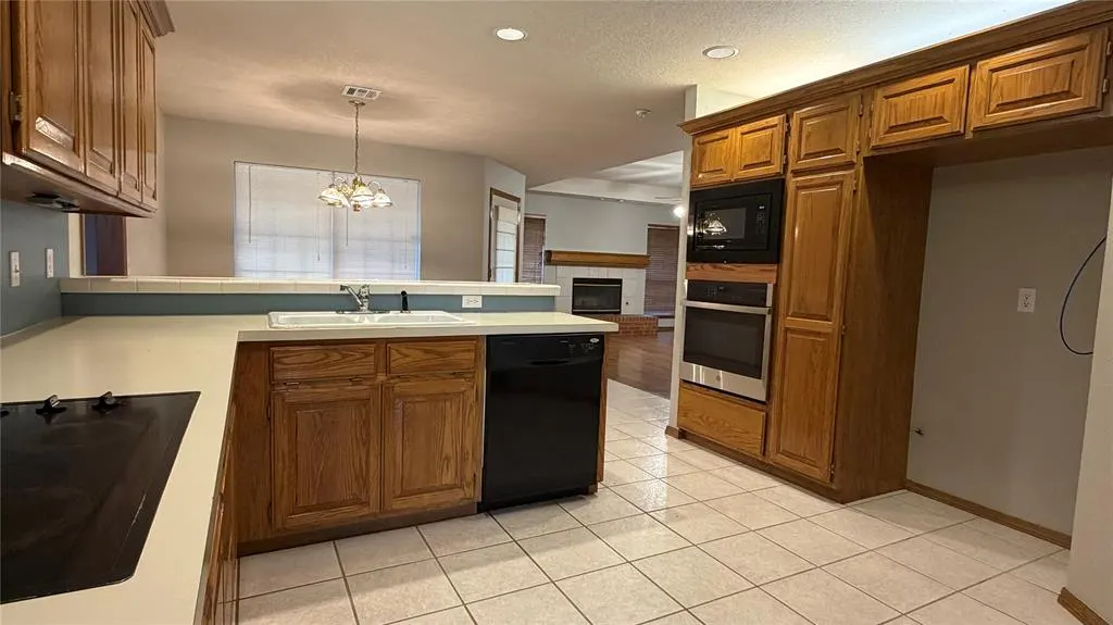 Photo 17 — 519 Sparrow Hawk Street, Edmond, OK 73003