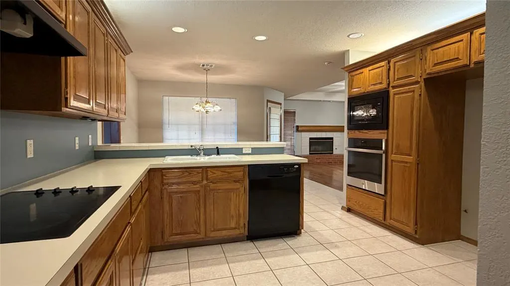 Photo 18 — 519 Sparrow Hawk Street, Edmond, OK 73003