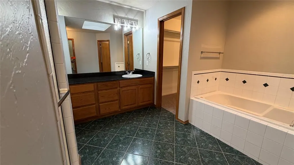 Photo 31 — 519 Sparrow Hawk Street, Edmond, OK 73003