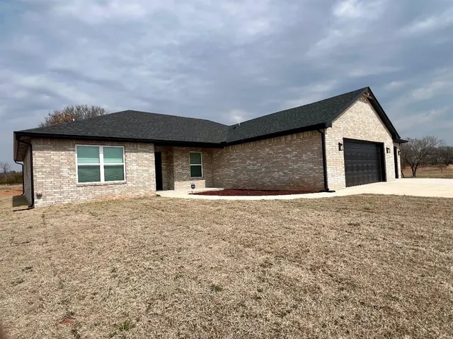 Photo 2 — 2184 Hilltop Lane, Blanchard, OK 73010