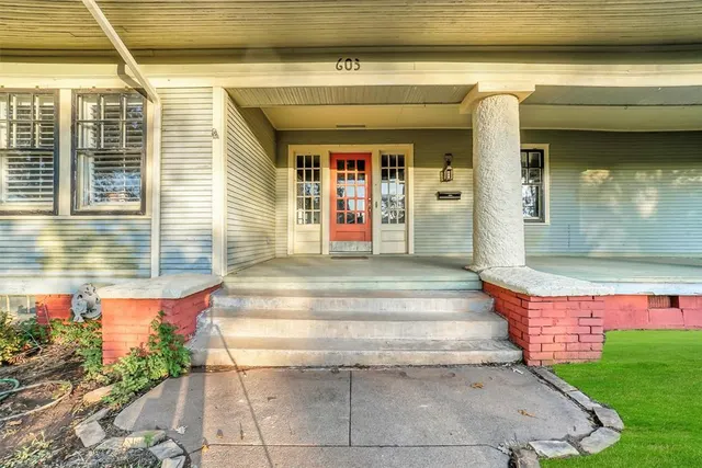 Photo 2 — 603 N College Street, Cordell, OK 73632